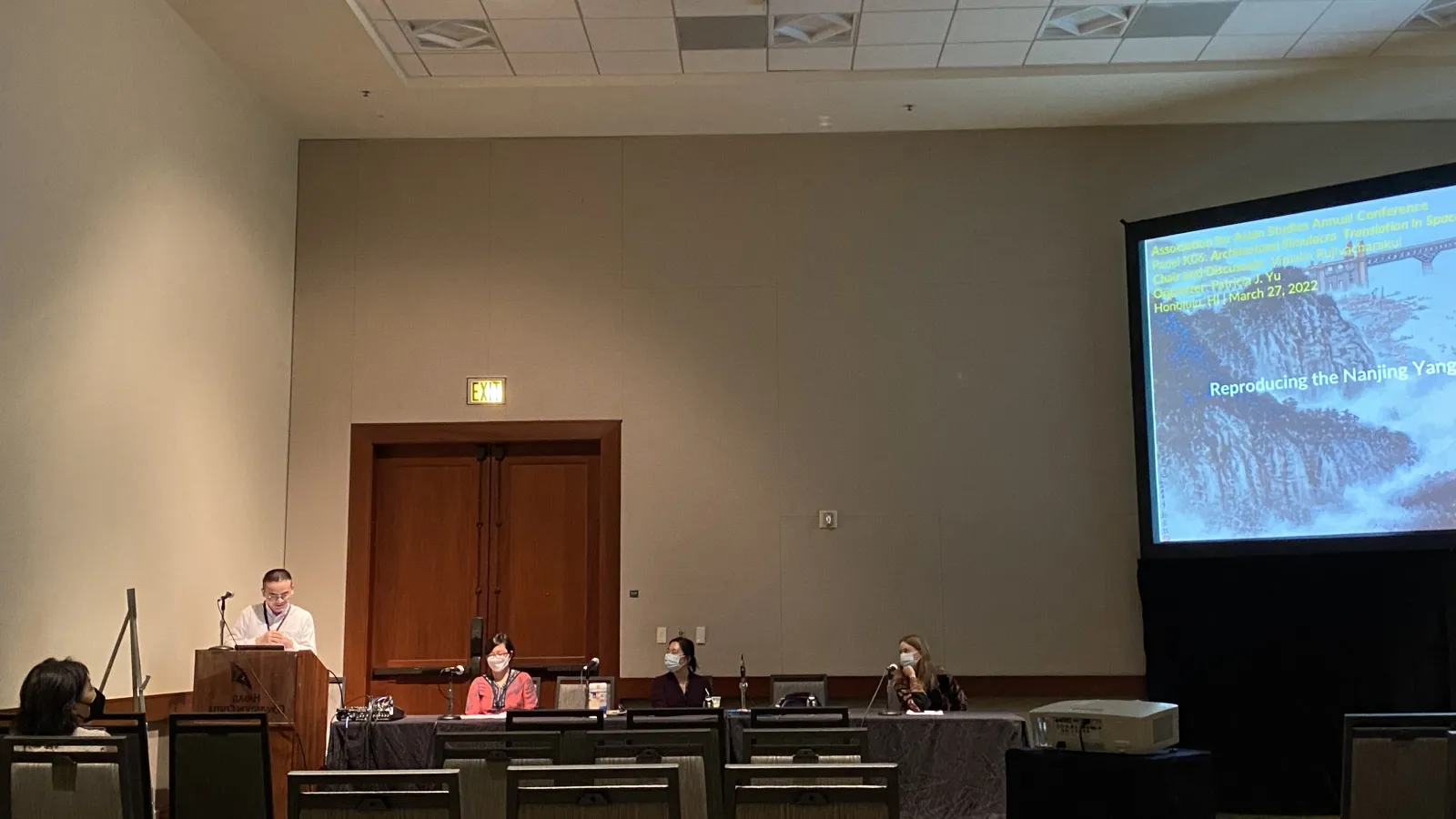 Yifan presenting at AAS