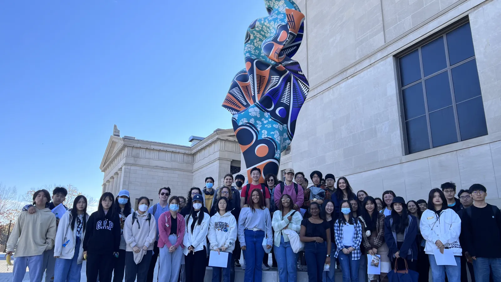 Students posing in front of the Cincinnati Art Museum.