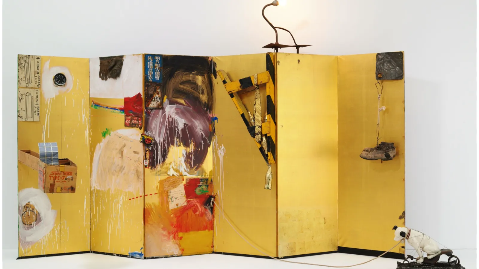 Robert Rauschenberg, Gold Standard, created during the performance Twenty Questions with Bob Rauschenberg, 1964. Image courtesy of the Rauschenberg Foundation.