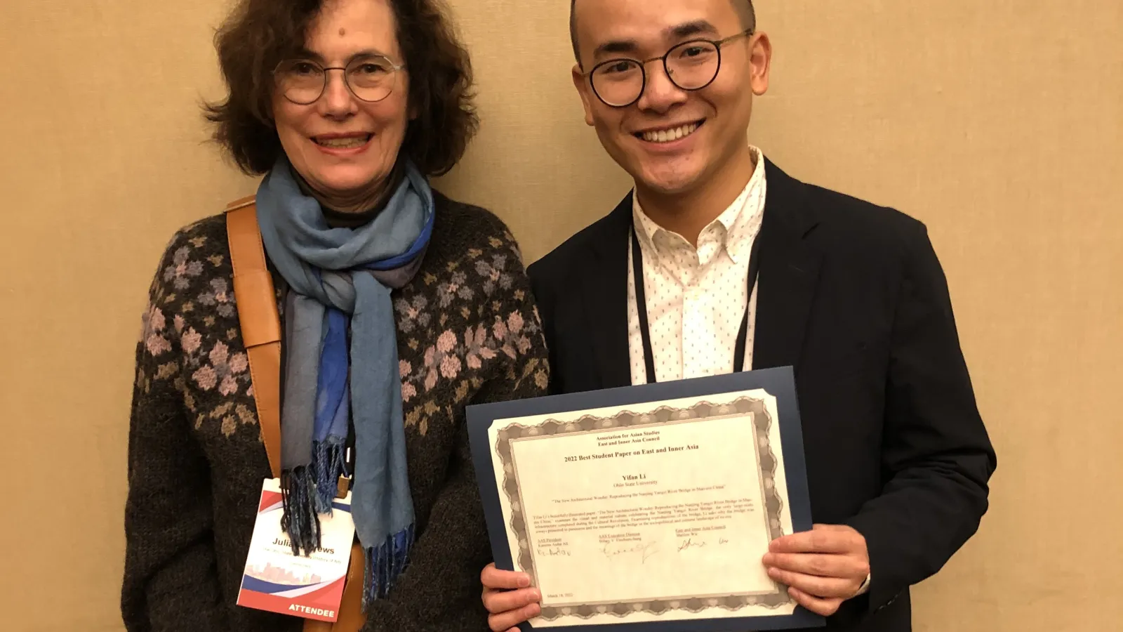 Yifan Li holding award with Judy Andrews 