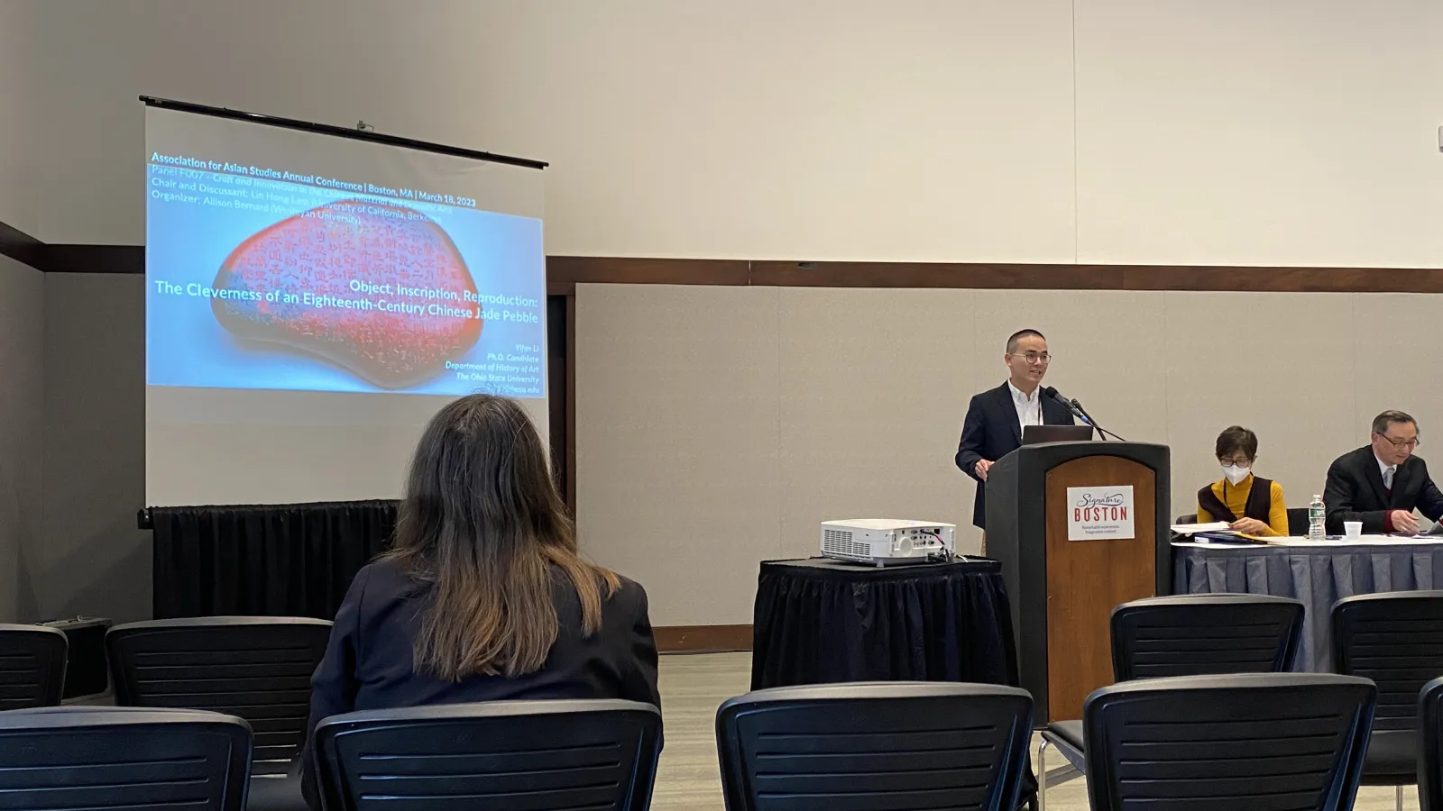 Yifan Li presenting at AAS