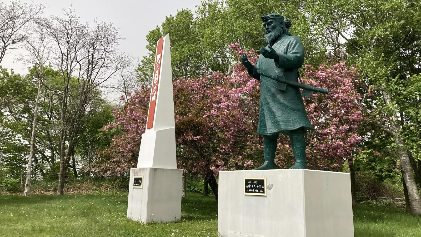 Hero Shakushain statue in Shinhidika 