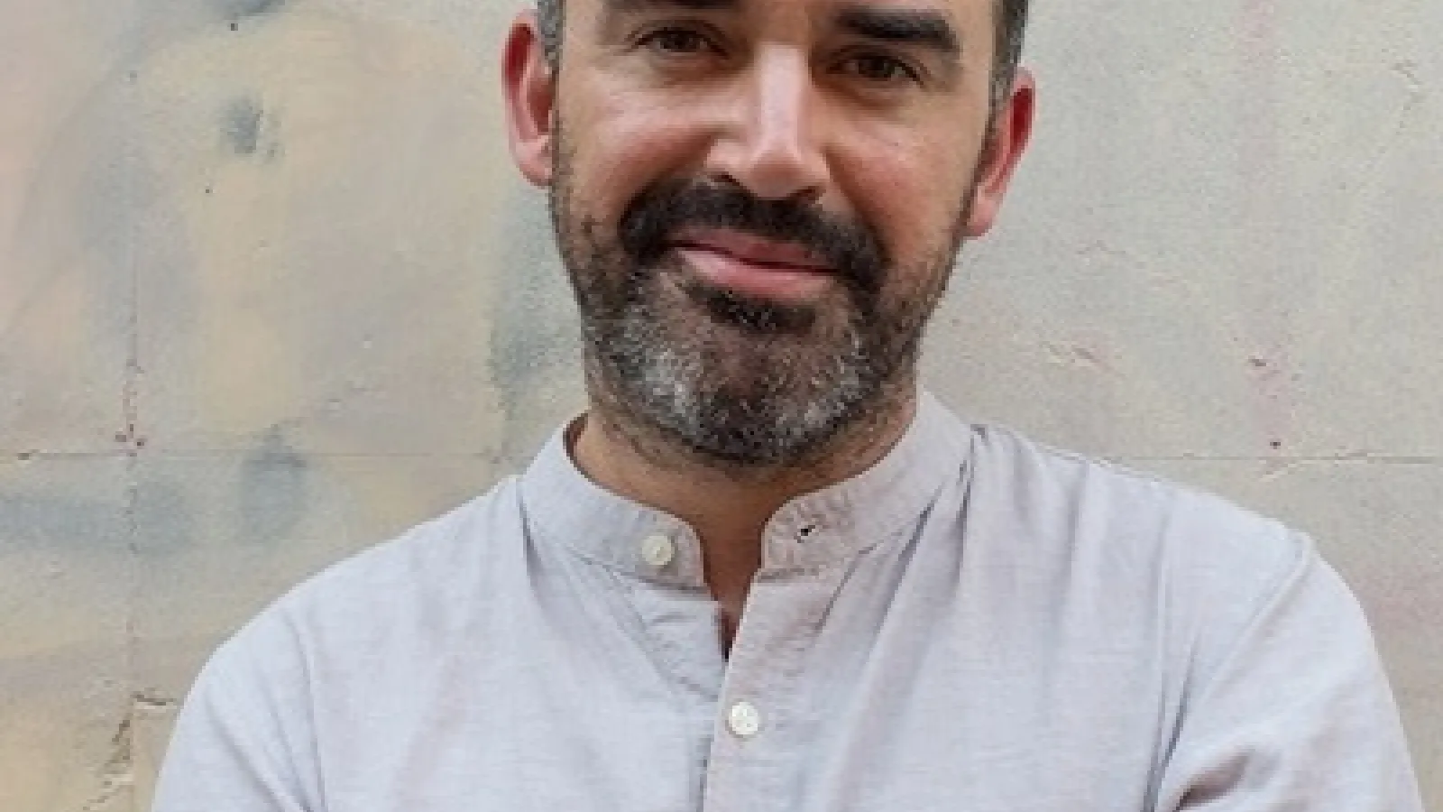 Jonathan Mullins in light shirt against light background 