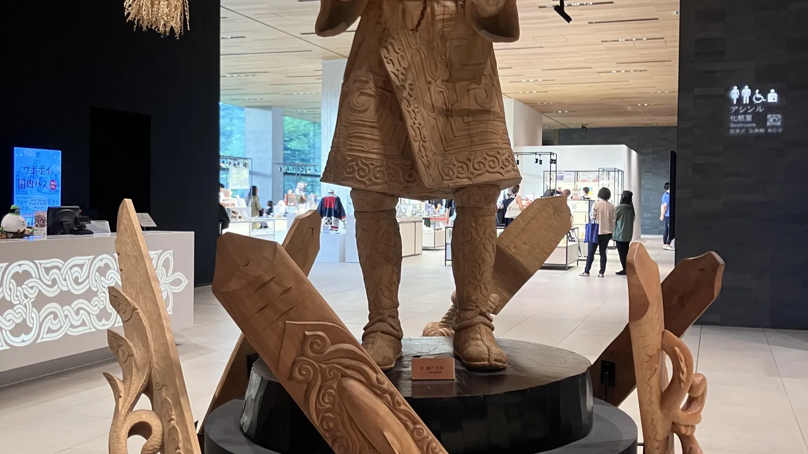 Ekashi statue