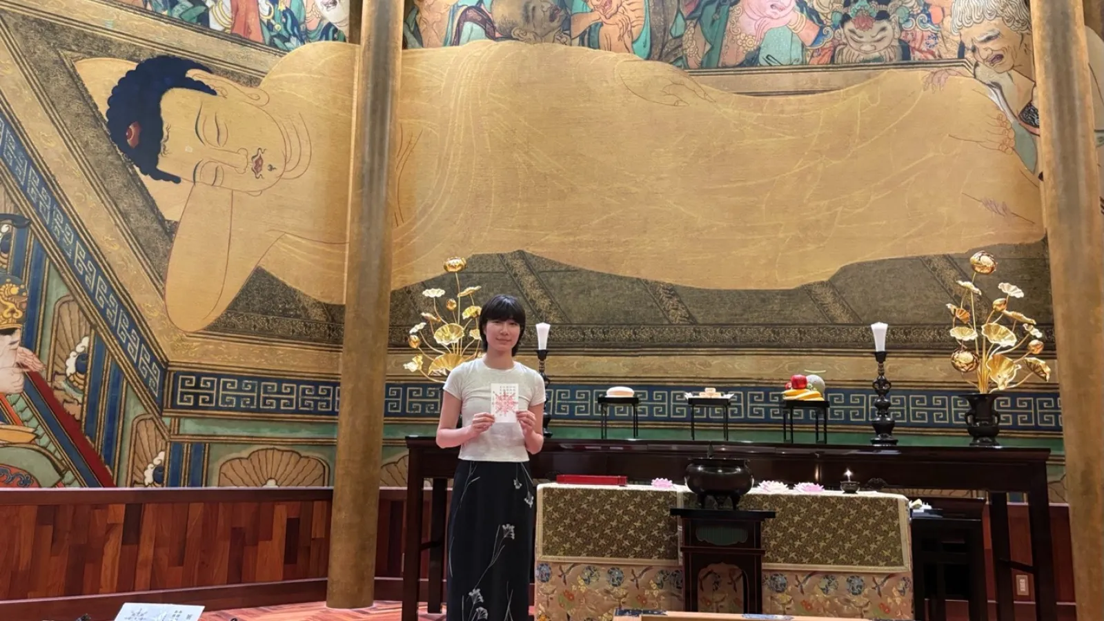 Kodaiji, Rishōdō, Kyoto. Holding hand traced and stamped Buddhist Sutra.
