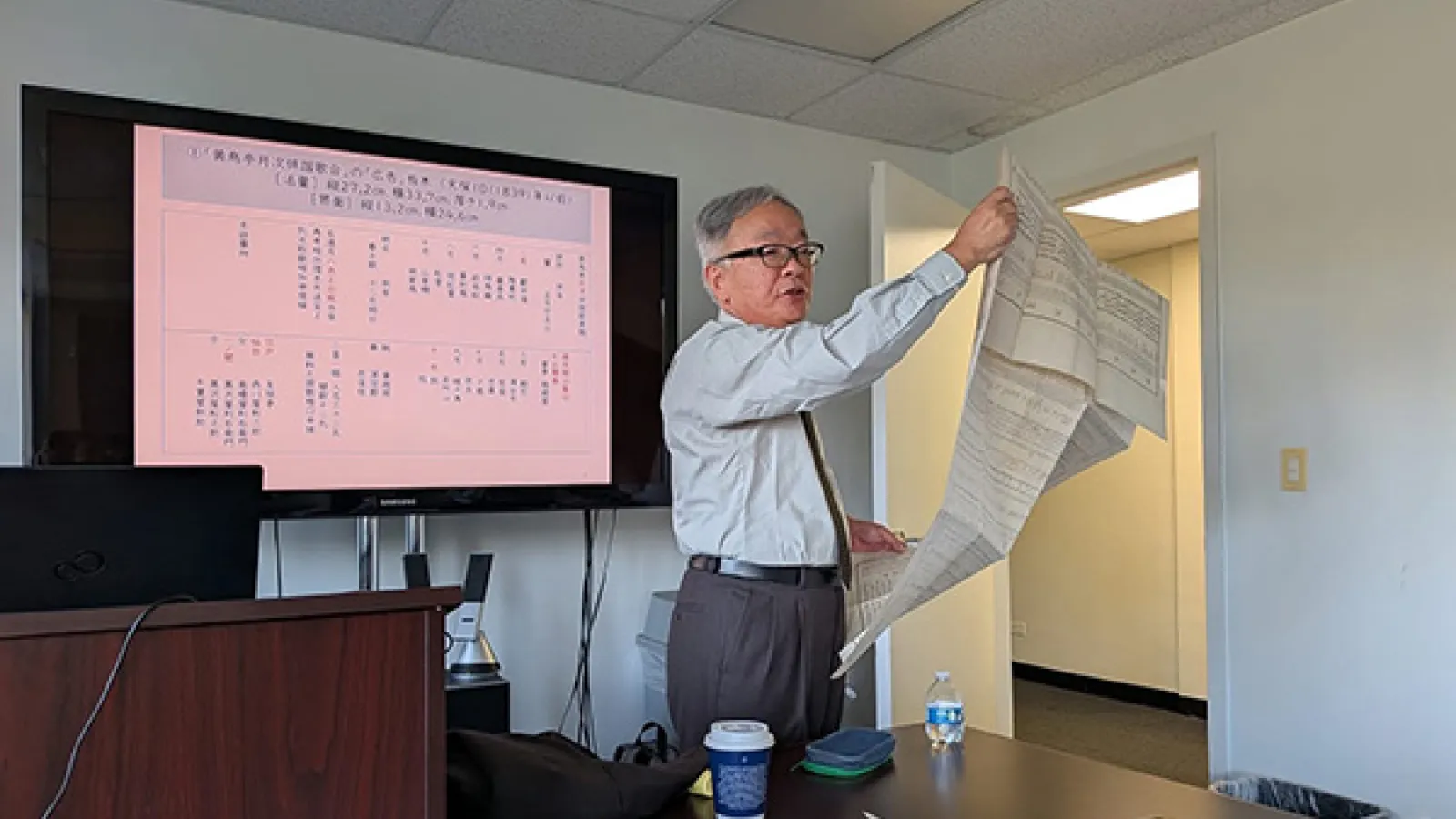 Professor Emeritus Takahashi Akinori of the Graduate School of Arts and Letters at Tohoku University presenting at the workshop. 