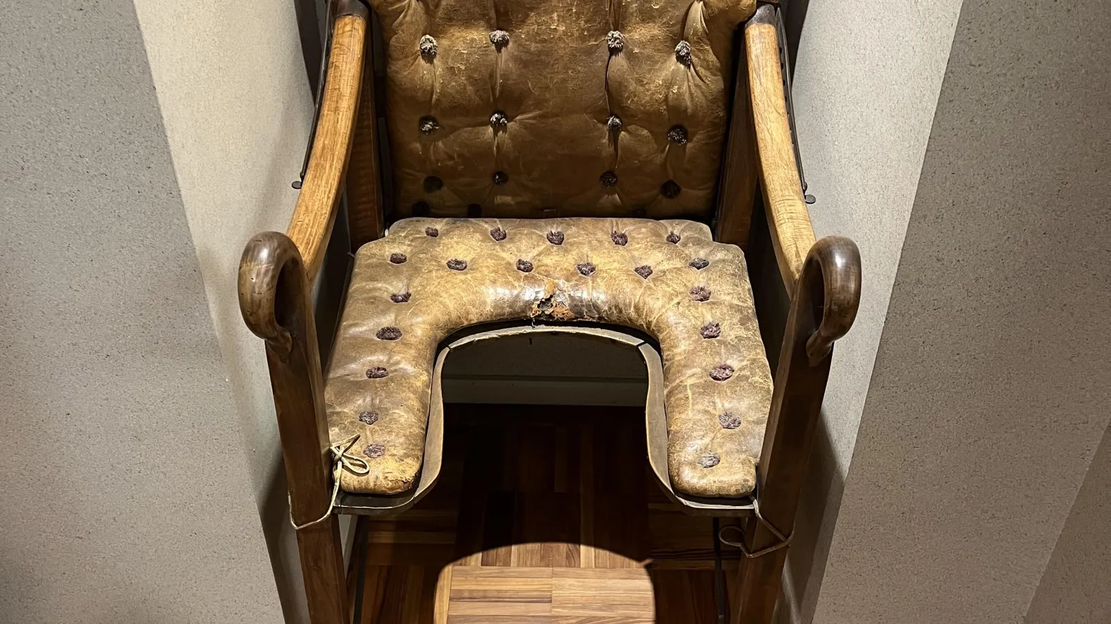 chair with foot rests