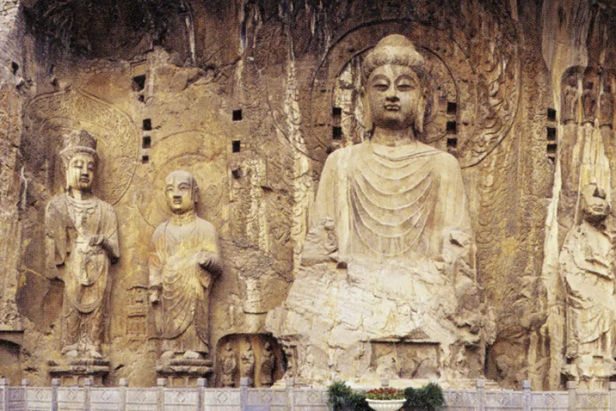 statue