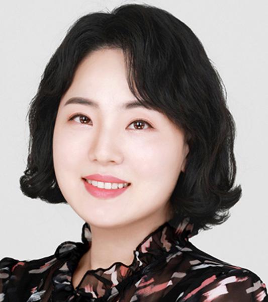 History of Art alumna Mina Kim, PhD