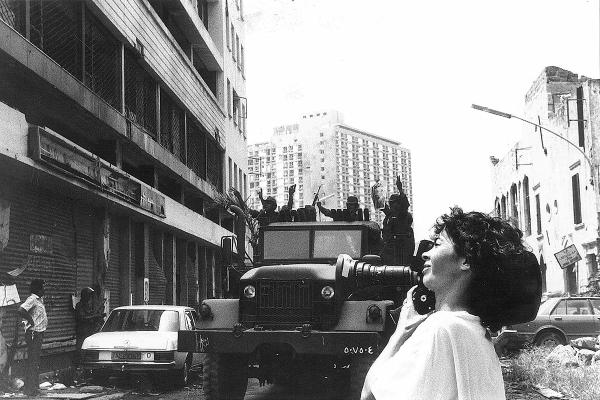Jocelyne Saab filming Beirut, My City (1982). Photo by Farida Hamak.