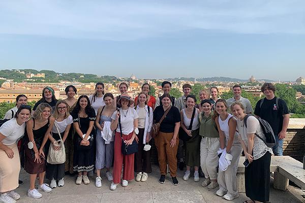 A group photo of a previous class for this study abroad program in Rome.