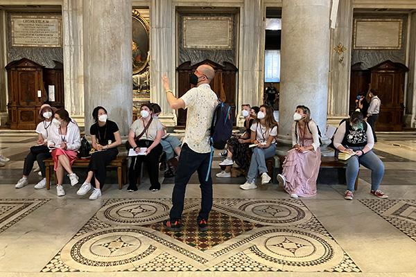 Karl Whittington teaching in Santa Maria Maggiore in Rome