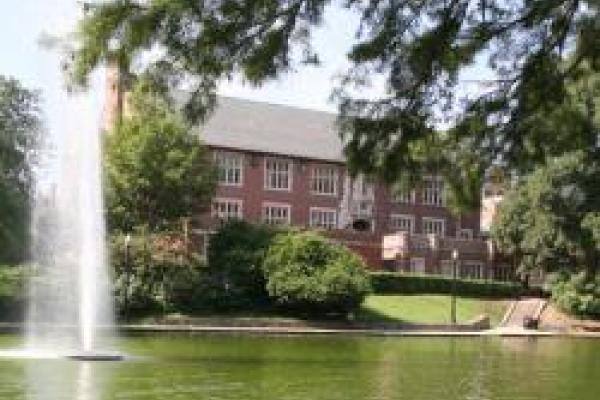 pomernene hall by mirror lake